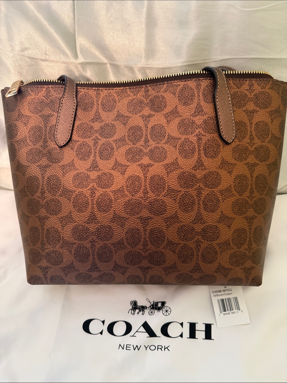 🤎Coach NWT Copper Brown Signature Metallic Fiona Zip Tote with Gold Hardware - Picture 4 of 9